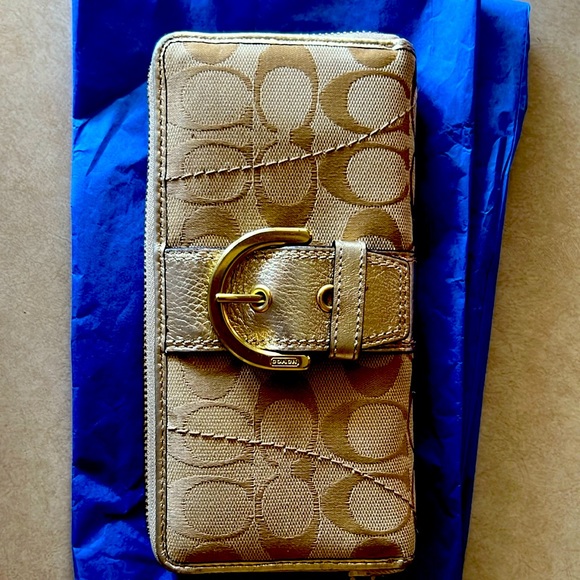 Authentic Coach long wallet - Picture 1 of 4